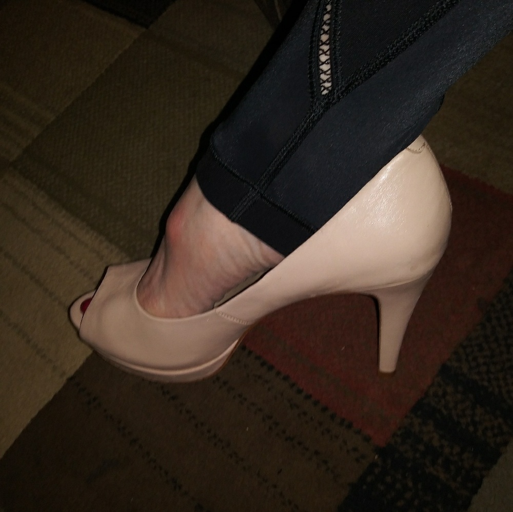 Vero Cuoio Nude Heel size 7.5